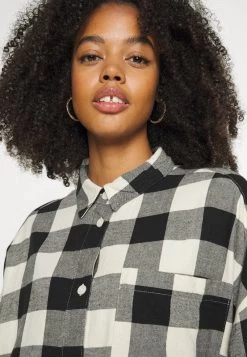 Monki Damen Hemdbluse - Black -Monki Verkäufe 2022 09f5aa058e79477fbe6b1847a2346270