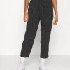 Monki Damen Stoffhose - Black