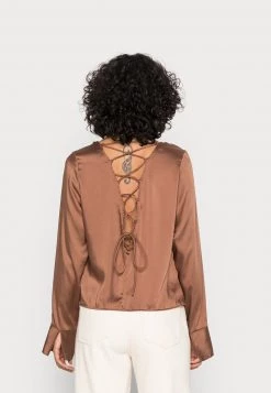 Monki Damen Bluse - Brown Medium Dusty -Monki Verkäufe 2022 24235fdac2e64a2d8f8bf9dc71a2e2fe