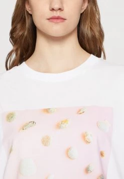 Monki Damen T-Shirt Print - White Light Unique Pastelshells -Monki Verkäufe 2022 27d55d4607c342539d4e430bb80e0650