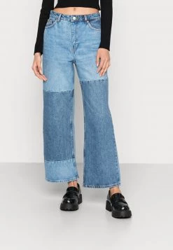 Monki Damen YOKO CROPPED BLOCK - Jeans Relaxed Fit - Blue