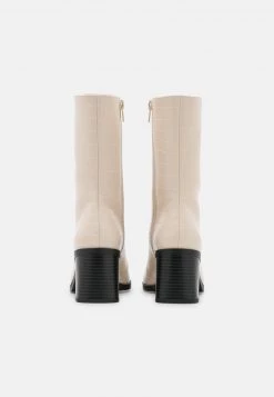 Monki Damen ELMA BOOT VEGAN - Schnürstiefel - White Dusty Light -Monki Verkäufe 2022 2c2341a5e10c48ed915797527e9b1d92