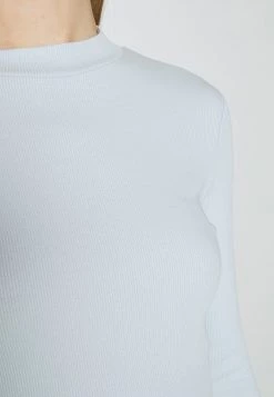 Monki Damen Langarmshirt - Light Blue -Monki Verkäufe 2022 308874778ea445f1b981ccb47553e385