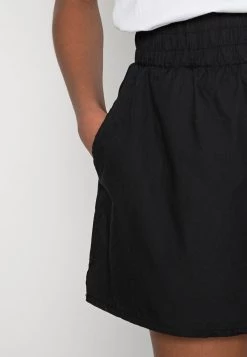 Monki Damen Shorts - Black Dark -Monki Verkäufe 2022 35f51486681746daa155df089896a333
