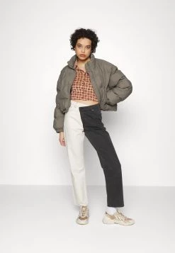 Monki Damen YULIA - Jeans Straight Leg - White Light -Monki Verkäufe 2022 44029dfbaab6422db7f64ede682822e5