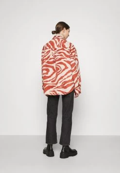 Monki Damen BENNIE - Hemdbluse - Red 10 Monki Damen BENNIE - Hemdbluse - Red -Monki Verkäufe 2022 4547ade2adcb423691cb22a600f761cf