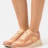 Monki Damen Sneaker Low - Rust