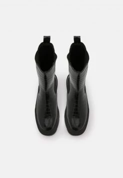 Monki Damen STINA BOOT VEGAN - Plateaustiefel - Black Dark -Monki Verkäufe 2022 471e65fd0d3f453a8881c245d7d5f885