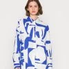 Monki Damen Hemdbluse - Blue/white