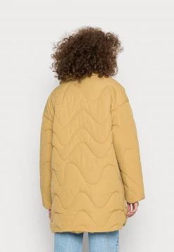 Monki Damen Winterjacke - Yellow Green -Monki Verkäufe 2022 4875441209e348f9bfc7754a5726f817