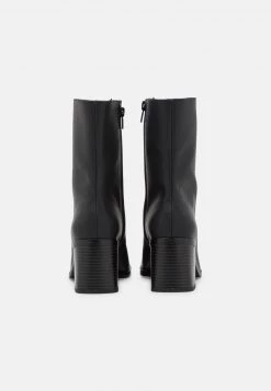 Monki Damen Stiefelette - Black Dark -Monki Verkäufe 2022 5f5300a76aa04964b82419f7f15bddfe
