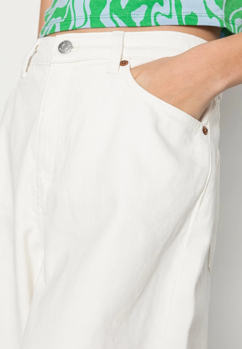 Monki Damen THEA DISTRESSED - Jeans Relaxed Fit - White Light 5 Monki Damen THEA DISTRESSED - Jeans Relaxed Fit - White Light – Bild 5