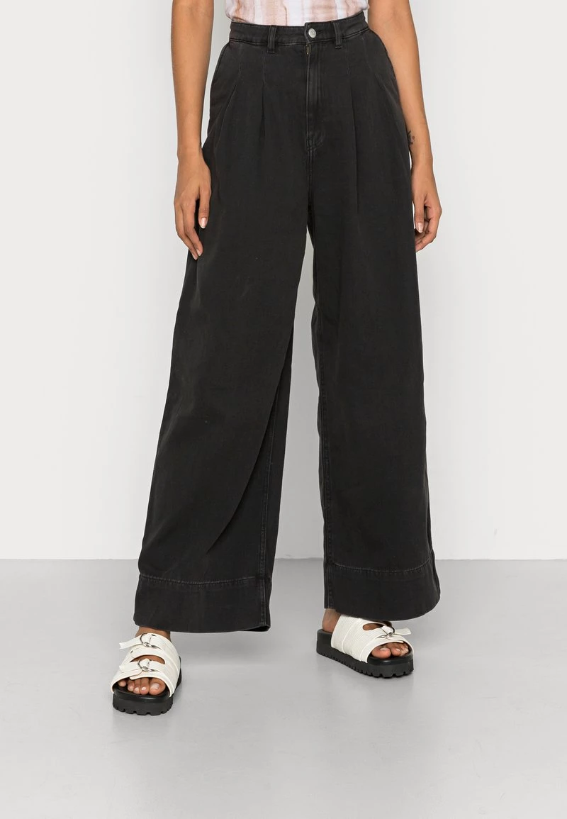 Monki Damen Jeans Relaxed Fit - Black Dark 1 Monki Damen Jeans Relaxed Fit - Black Dark