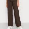 Monki Damen YOKO - Jeans Relaxed Fit - Dark Brown