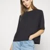 Monki Damen T-Shirt Basic - Black