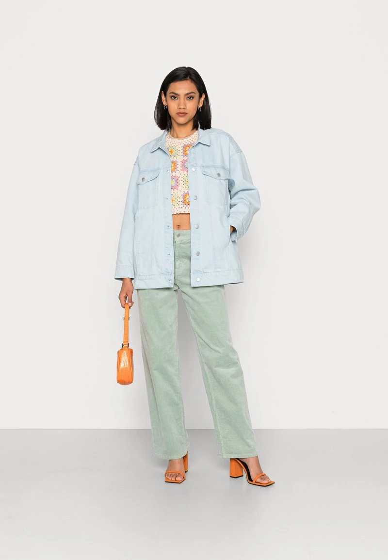 Monki Jeansjacke - Blue Dusty Light | Damen 2 Monki Jeansjacke - Blue Dusty Light | Damen – Bild 2