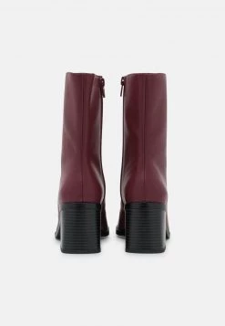 Monki Damen Stiefelette - Red Dark -Monki Verkäufe 2022 84ddfb96959345bf992e93a5b997b79e