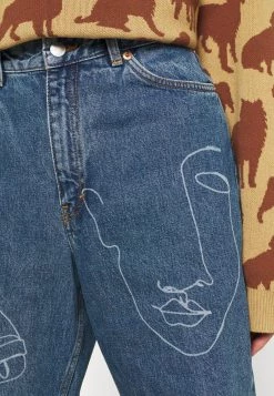 Monki TAIKI FACES - Jeans Relaxed Fit - Faces | Damen -Monki Verkäufe 2022 8870677bcdb14bec83a2336b3be4e357
