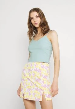 Monki Damen 3 PACK - Top - White Light Solid/green/purple -Monki Verkäufe 2022 8d8e80b1b7314077b755f2d73d9f820f