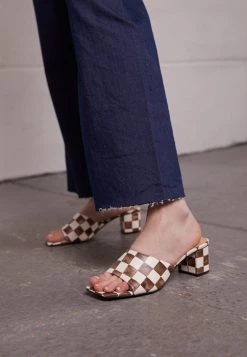 Monki Damen Pantolette Hoch - Brown Dark -Monki Verkäufe 2022 8e3af5441066481d9d9603350984fc9c