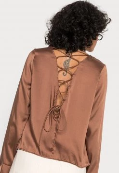 Monki Damen Bluse - Brown Medium Dusty -Monki Verkäufe 2022 924841bee67c46d0b6343df30436f74d