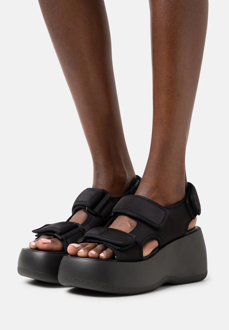 Monki Damen Plateausandalette - Black Dark 1 Monki Damen Plateausandalette - Black Dark