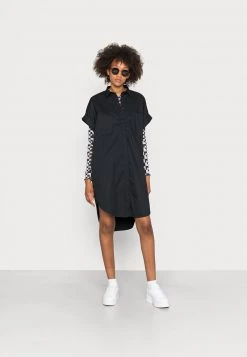 Monki Verkäufe 2022 -Monki Verkäufe 2022 988c310293e344029570a714c075432c