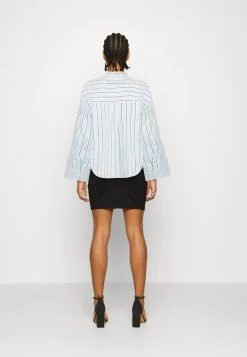 Monki Damen Hemdbluse - Blue Stripe 7 Monki Damen Hemdbluse - Blue Stripe -Monki Verkäufe 2022 9a5259ec0f584b31a1318fc7203c68b7