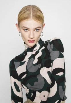 Monki Damen ELIN - Langarmshirt - Green -Monki Verkäufe 2022 9f3d1056f18f482784ad69f0a50ed8d8