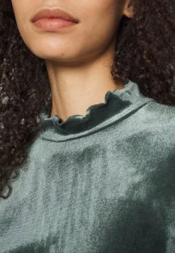 Monki Damen Langarmshirt - Dark Green -Monki Verkäufe 2022 afd649f5b7a94cf1a4b329e6bbd55970