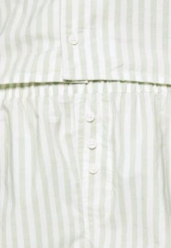 Monki Damen Nachtwäsche Set - Green/white -Monki Verkäufe 2022 b296f170668b4f14adfccae794c46fcb