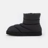 Monki Damen WINTERBOOTS VEGAN - Snowboot/Winterstiefel - Black Dark
