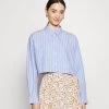 Monki Damen Bluse - Blue Dusty Light Stripe