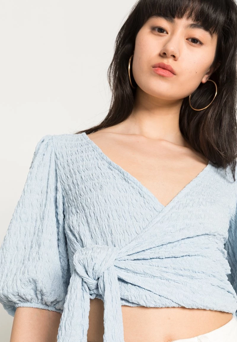 Monki Damen Bluse - Blue Dusty Light 5 Monki Damen Bluse - Blue Dusty Light – Bild 5