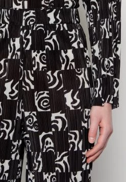 Monki Damen Stoffhose - White Light/black 11 Monki Damen Stoffhose - White Light/black -Monki Verkäufe 2022 bbd3708ff22048469b9ac8d7eed39371