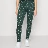 Monki Damen Leggings - Hosen - Green Snowflakes
