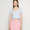 Monki Damen T-Shirt Basic - Light Blue