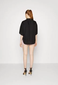 Monki Damen Hemdbluse - Black Dark -Monki Verkäufe 2022 e08783a27751442e8b08fdbca14856e5