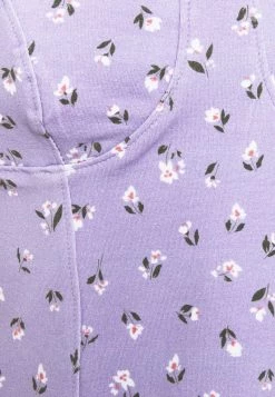 Monki Damen T-Shirt Print - Purple -Monki Verkäufe 2022 e450883ff748465ea48cbba976a1347f